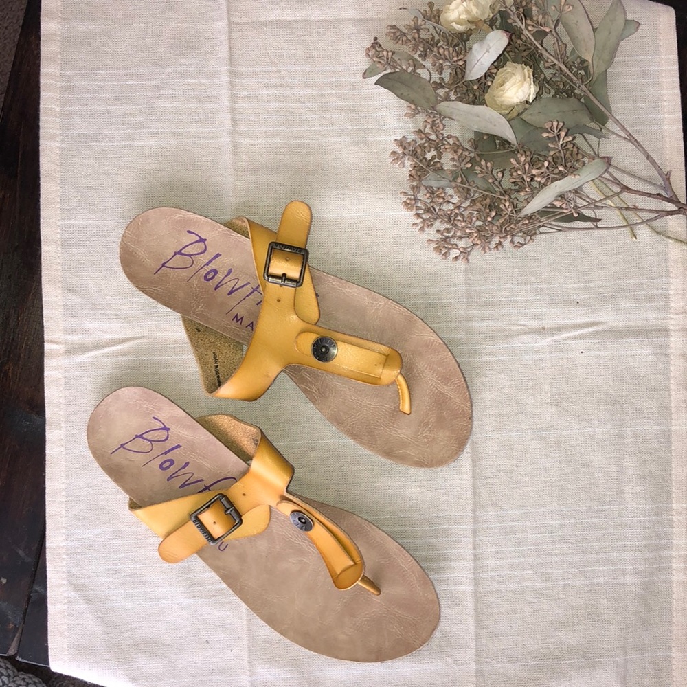 Blowfish Malibu Sandals in Mustard. LIKE NEW